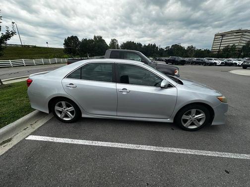 Magnetic Gray Metallic 2014 Toyota Camry SE