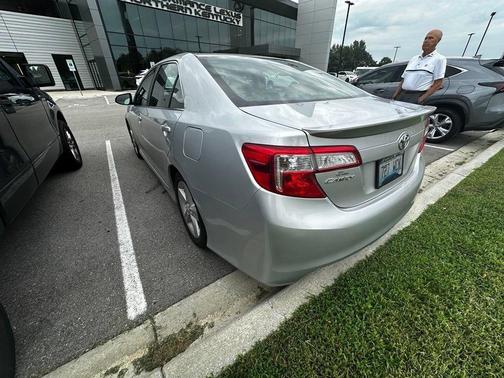 Magnetic Gray Metallic 2014 Toyota Camry SE