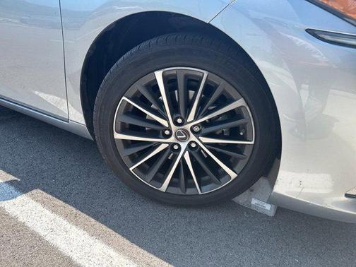 2022 Lexus ES 350 Base