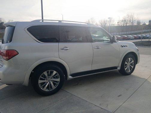 2016 INFINITI QX80 Base