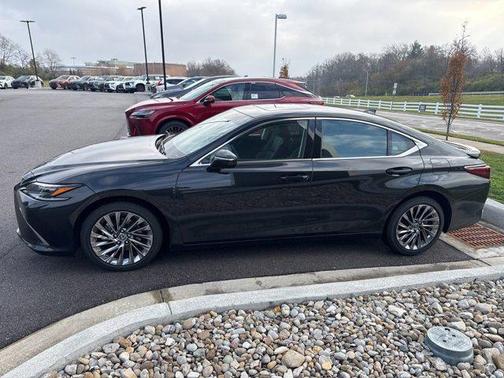 2024 Lexus ES 300h Ultra Luxury