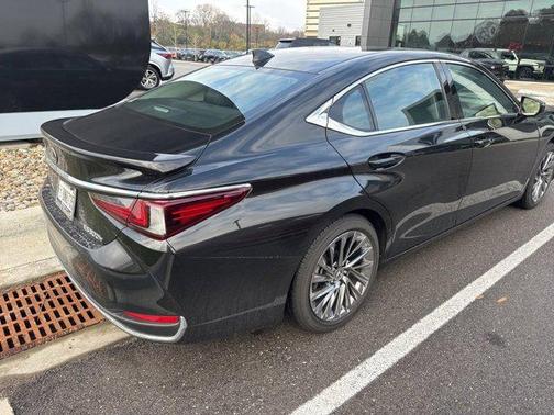 2024 Lexus ES 300h Ultra Luxury