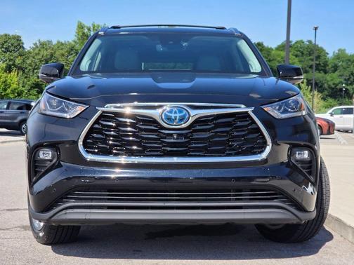 Midnight Black Metallic 2023 Toyota Highlander Hybrid Limited