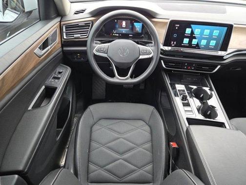 2024 Volkswagen Atlas 2.0T SE w/Technology 4MOTION