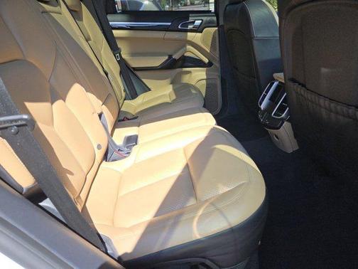 2017 Porsche Cayenne Platinum Edition