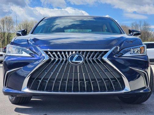 2025 Lexus ES 300h Base