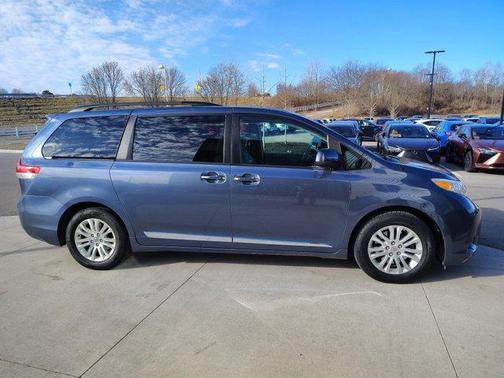 2014 Toyota Sienna XLE