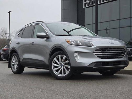 Iconic Silver Metallic 2022 Ford Escape Titanium