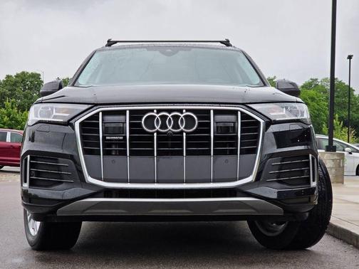 Mythos Black Metallic 2023 Audi Q7 45 Premium Plus