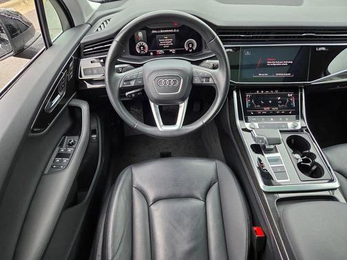Mythos Black Metallic 2023 Audi Q7 45 Premium Plus