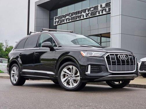 Mythos Black Metallic 2023 Audi Q7 45 Premium Plus