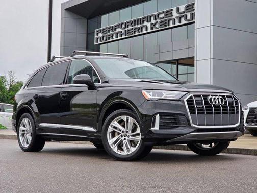 Mythos Black Metallic 2023 Audi Q7 45 Premium Plus