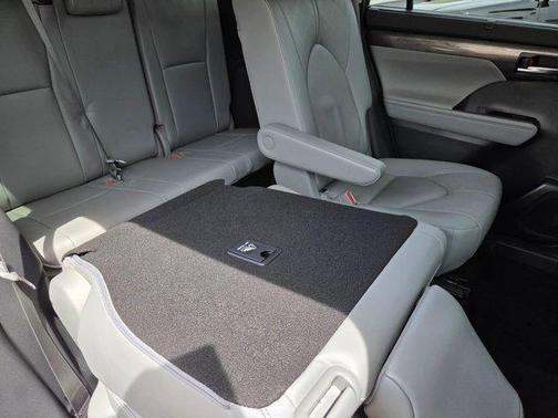 Ruby Flare Pearl 2020 Toyota Highlander Platinum