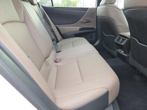 2022 Lexus ES 350 Base