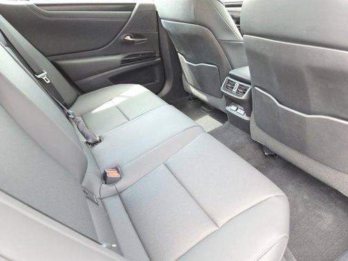 2022 Lexus ES 350 Base
