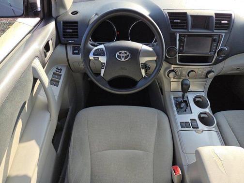 2013 Toyota Highlander SE
