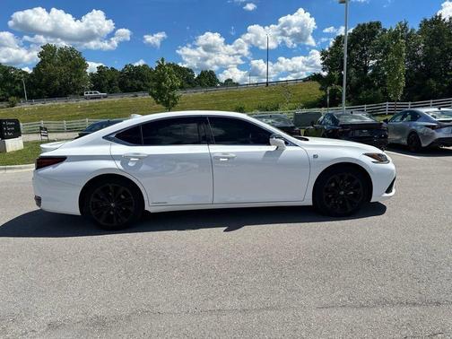 Ultra White 2022 Lexus ES 300h F SPORT