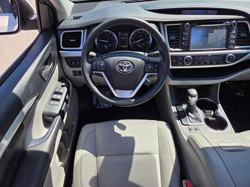 Blizzard Pearl 2018 Toyota Highlander SE