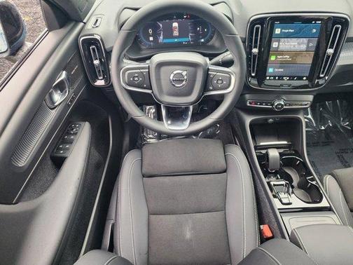 2023 Volvo XC40 B5 Plus Dark Theme