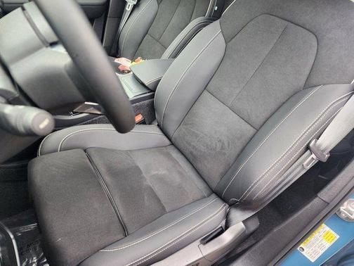 2023 Volvo XC40 B5 Plus Dark Theme