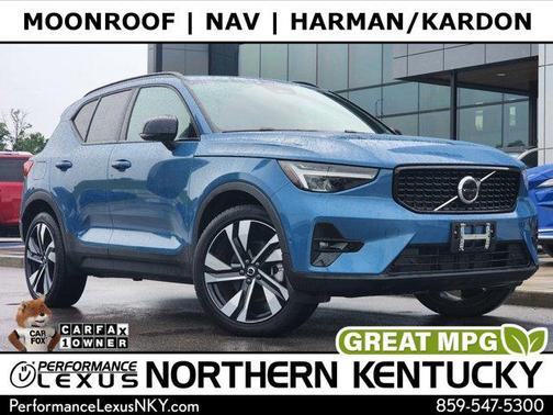 2023 Volvo XC40 B5 Plus Dark Theme
