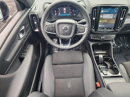 2023 Volvo XC40 B5 Plus Dark Theme