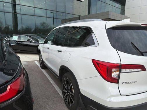 2022 Honda Pilot Touring 8-Passenger