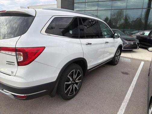 2022 Honda Pilot Touring 8-Passenger