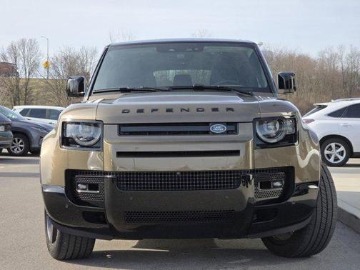 2024 Land Rover Defender 110 P400 X-Dynamic SE