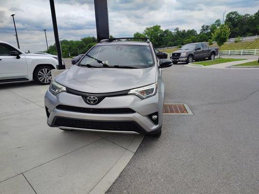 Silver Sky Metallic 2018 Toyota RAV4 SE