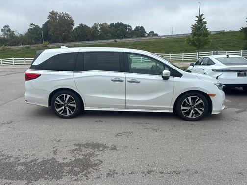 Platinum White Pearl 2021 Honda Odyssey Touring