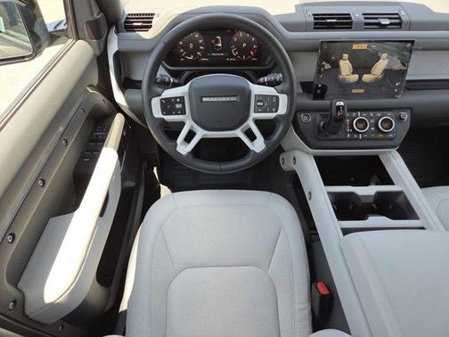 2025 Land Rover Defender 130 P400 X-Dynamic SE