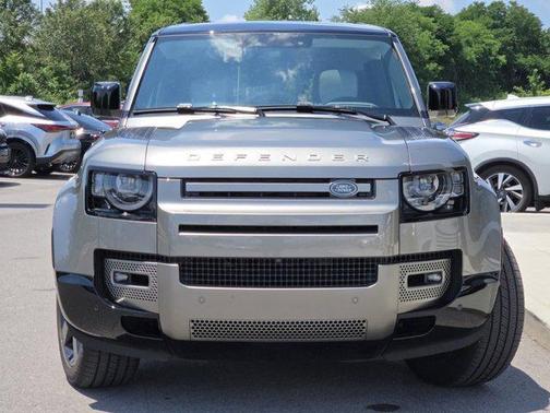 2025 Land Rover Defender 130 P400 X-Dynamic SE