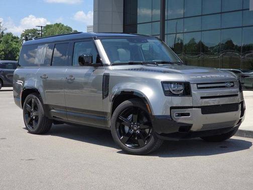 2025 Land Rover Defender 130 P400 X-Dynamic SE