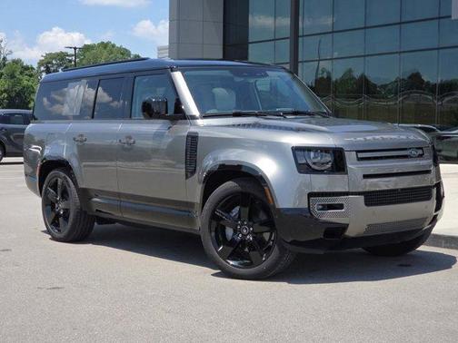 2025 Land Rover Defender 130 P400 X-Dynamic SE