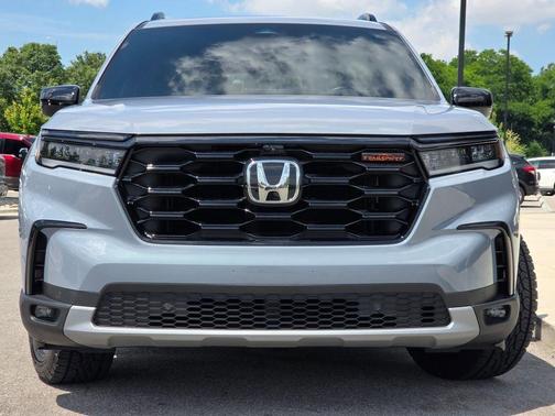 Sonic Gray Pearl 2025 Honda Pilot TrailSport