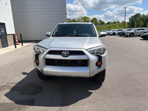 Classic Silver Metallic 2016 Toyota 4Runner SR5