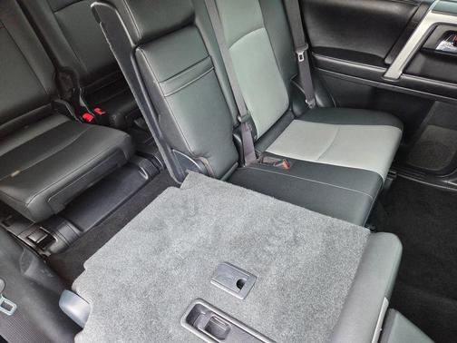 Classic Silver Metallic 2016 Toyota 4Runner SR5