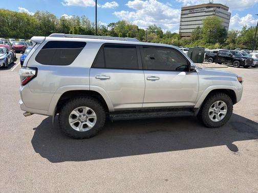 Classic Silver Metallic 2016 Toyota 4Runner SR5