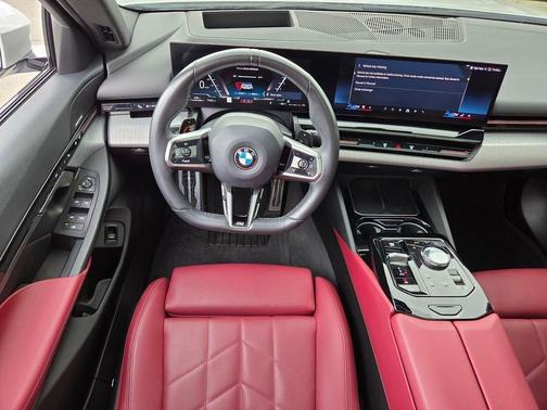 Mineral White Metallic 2024 BMW 530 xDrive