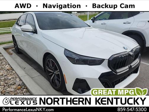 Mineral White Metallic 2024 BMW 530 xDrive