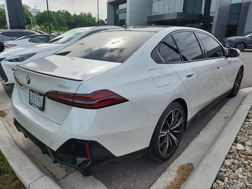 Mineral White Metallic 2024 BMW 530 xDrive