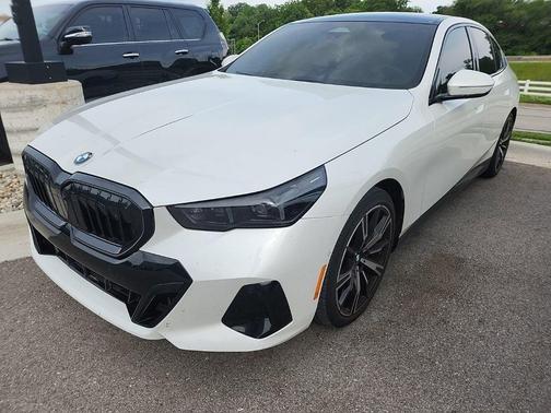 Mineral White Metallic 2024 BMW 530 xDrive