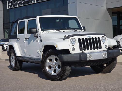 Bright White Clearcoat 2014 Jeep Wrangler Unlimited Sahara