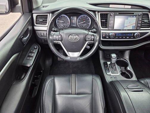 Predawn Gray Mica 2017 Toyota Highlander SE
