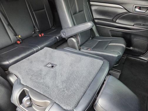 Predawn Gray Mica 2017 Toyota Highlander SE