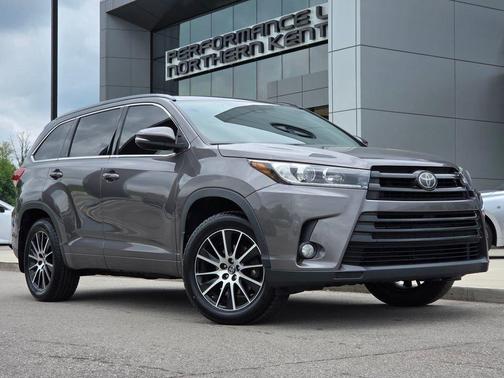 Predawn Gray Mica 2017 Toyota Highlander SE