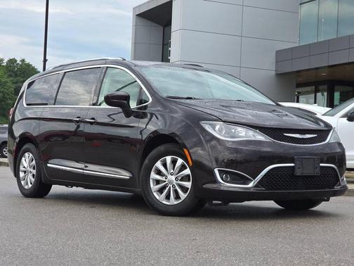 Dark Cordovan Pearlcoat 2019 Chrysler Pacifica Touring L