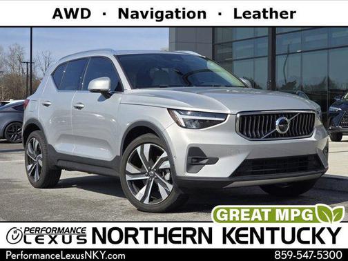 2023 Volvo XC40 B5 Plus Bright Theme