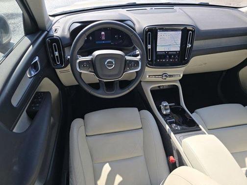 2023 Volvo XC40 B5 Plus Bright Theme